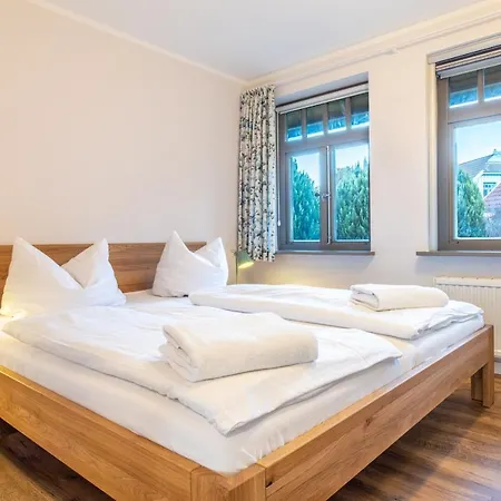 Ferienhaussiedlung Strandperlen Buchenhof 2a * Wustrow (Fischland)